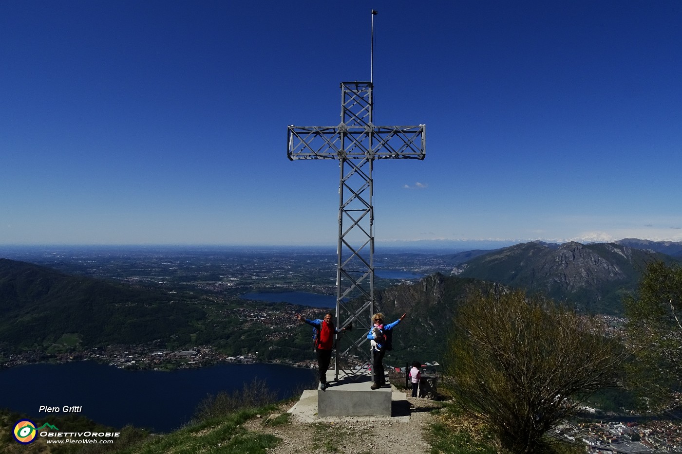 21 Alla croce del Magnodeno (1241 m).JPG